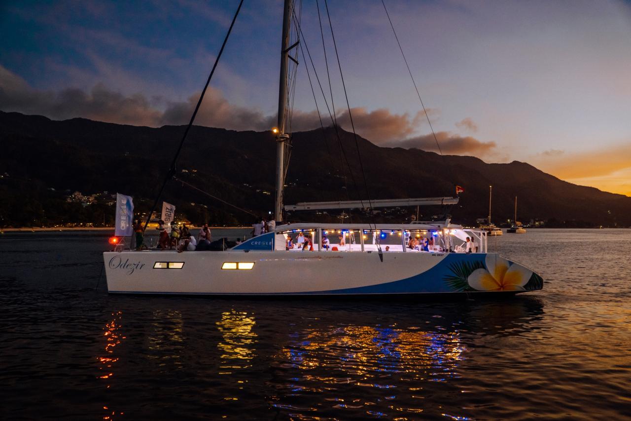 catamaran tour seychelles